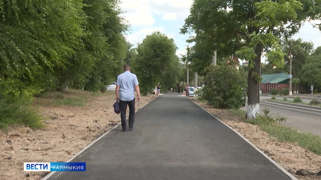 В Элисте обновятся тротуары, дорожные знаки, разметка, пешеходное ограждение, а также модернизируют светофорный объект.