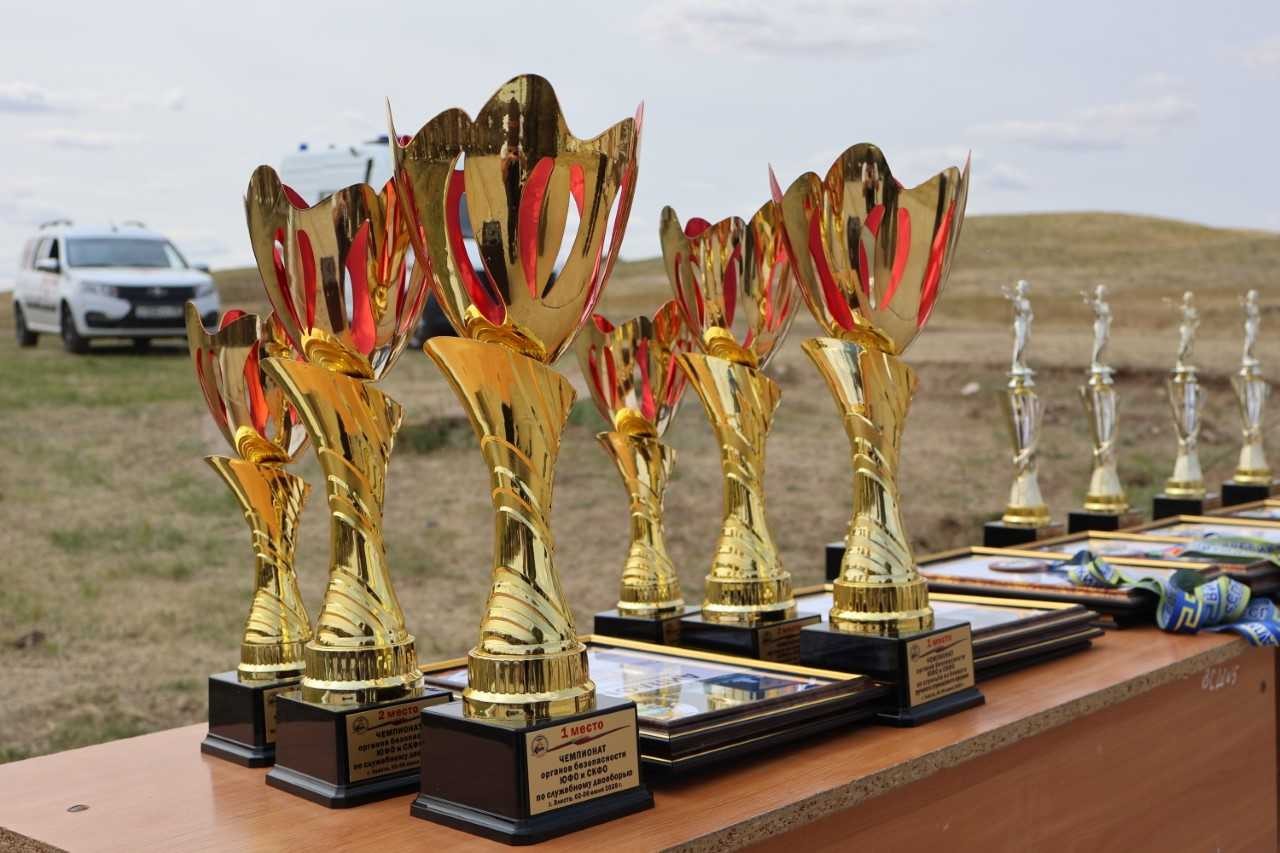 В Элисте сегодня завершились окружные Чемпионаты органов безопасности по стрельбе из боевого стрелкового оружия и служебному двоеборью.