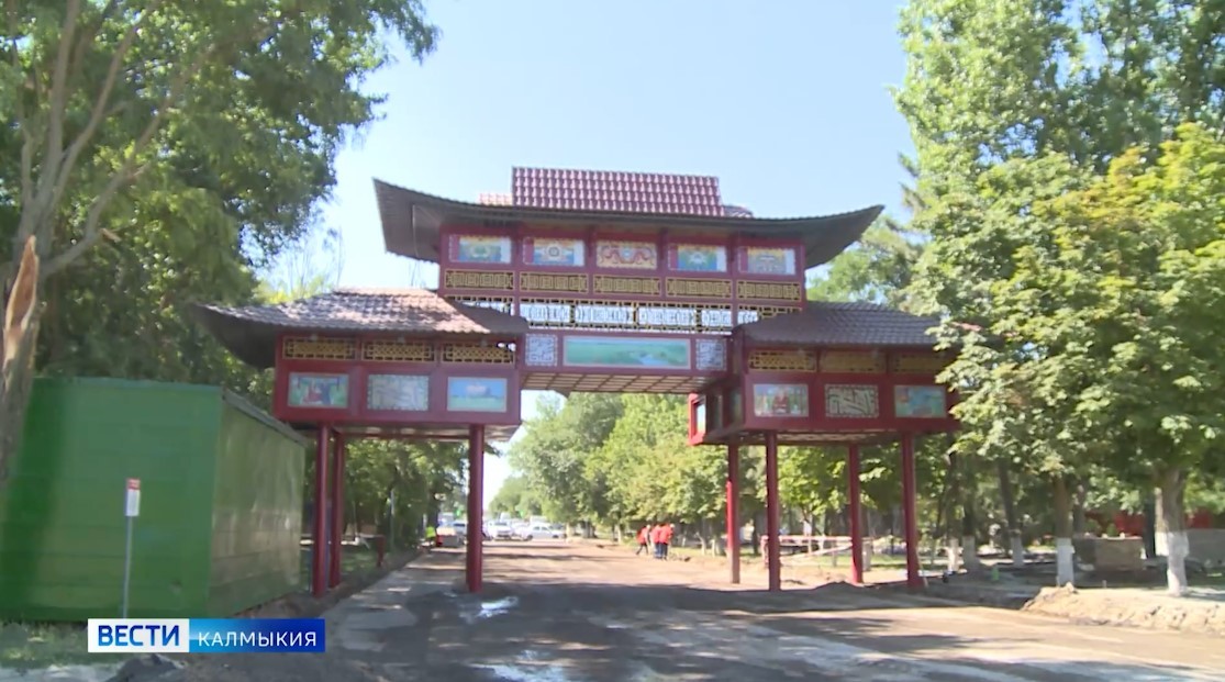 В центре Элисты отреставрировали Южные ворота.
