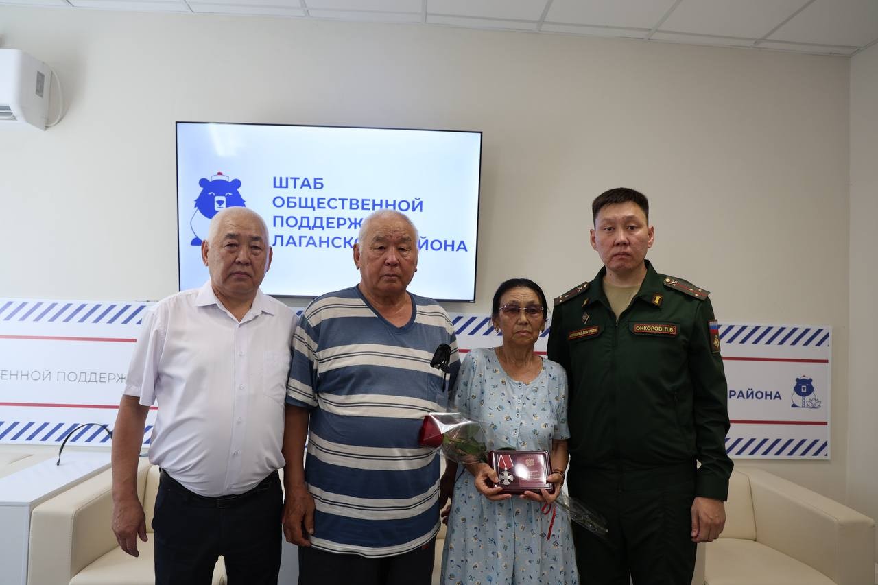 В Калмыкии, в городе Лагани, состоялась церемония вручения государственных наград посмертно родным погибших бойцов на СВО.