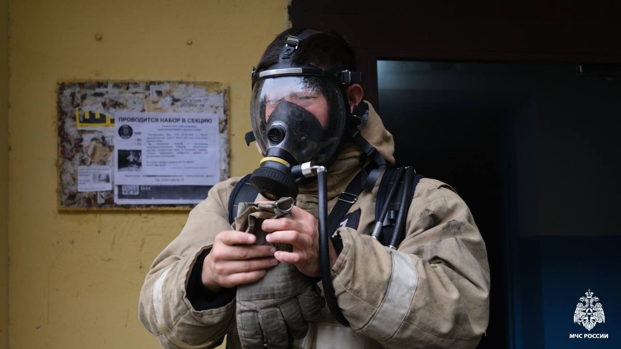 В Калмыкии огнеборцы ликвидировали пожар.
