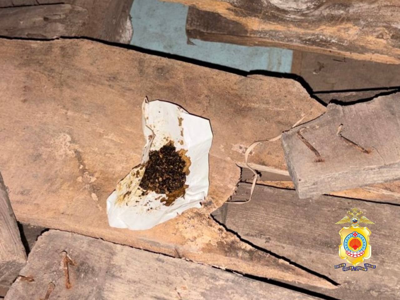 Сотрудники полиции Городовиковского района задержали 41-летнего мужчину по подозрению в незаконном обороте наркотических средств.