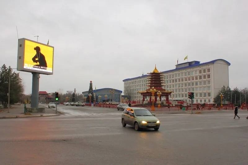 В центре Элисты демонтирован незаконный рекламный экран.