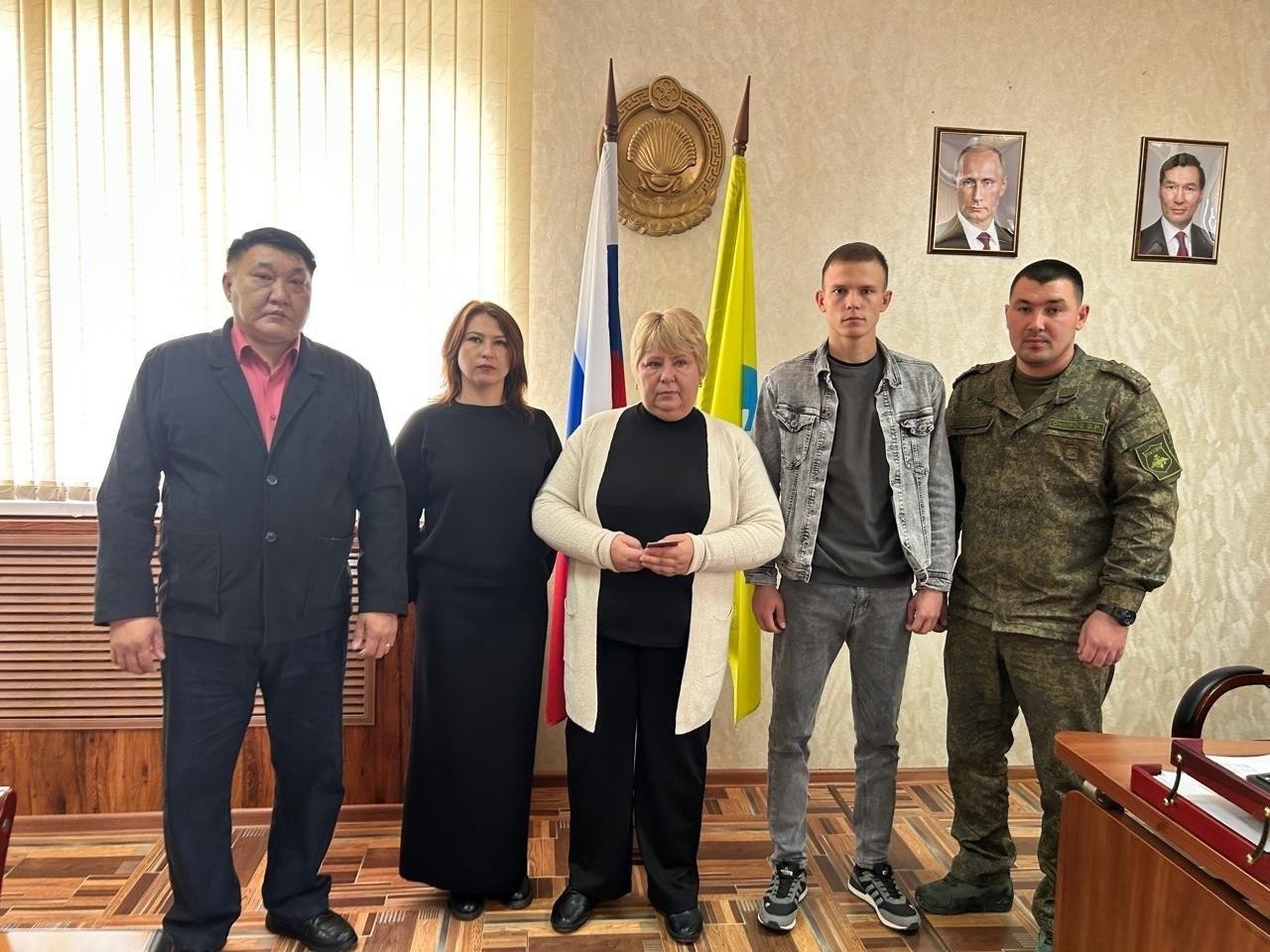 В Юстинском районе состоялась церемония передачи государственной награды семье погибшего героя Айбулата Дужанова.