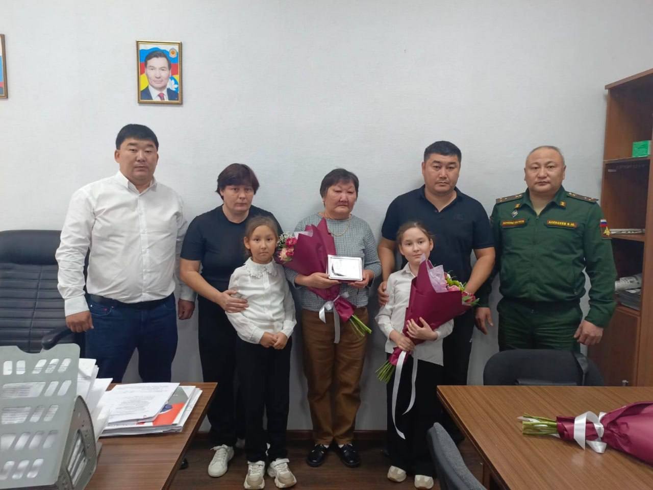 В Калмыкии семьям погибших героев вручили Ордена Мужества.