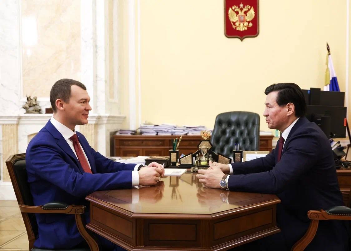 Министр спорта, президент Олимпийского комитета России Михаил Дегтярев провел рабочую встречу с главой Калмыкии Бату Хасиковым.