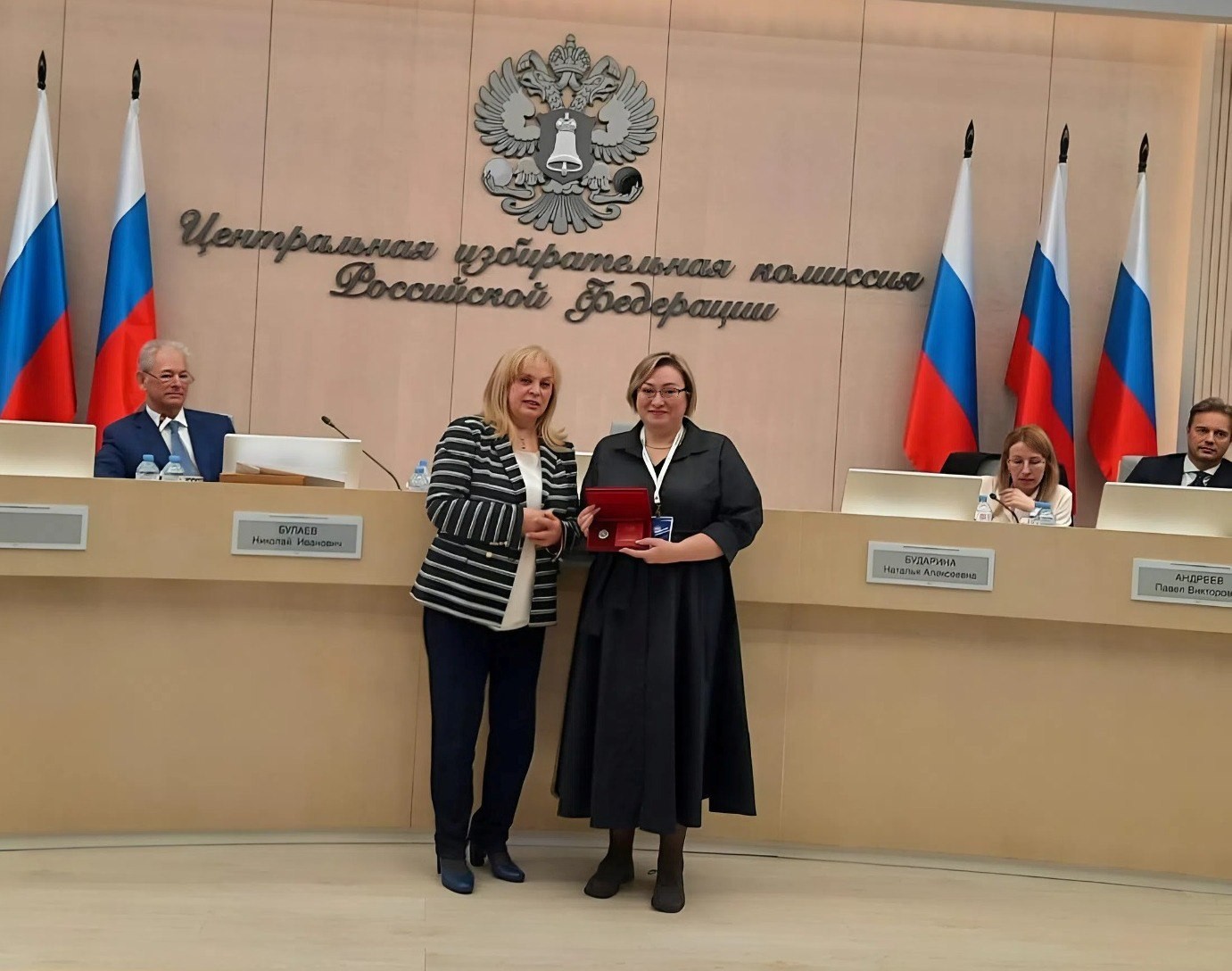 Секретарь избиркома Калмыкии Наталья Федорченко отмечена почётным званием «Заслуженный работник избирательной системы РФ».