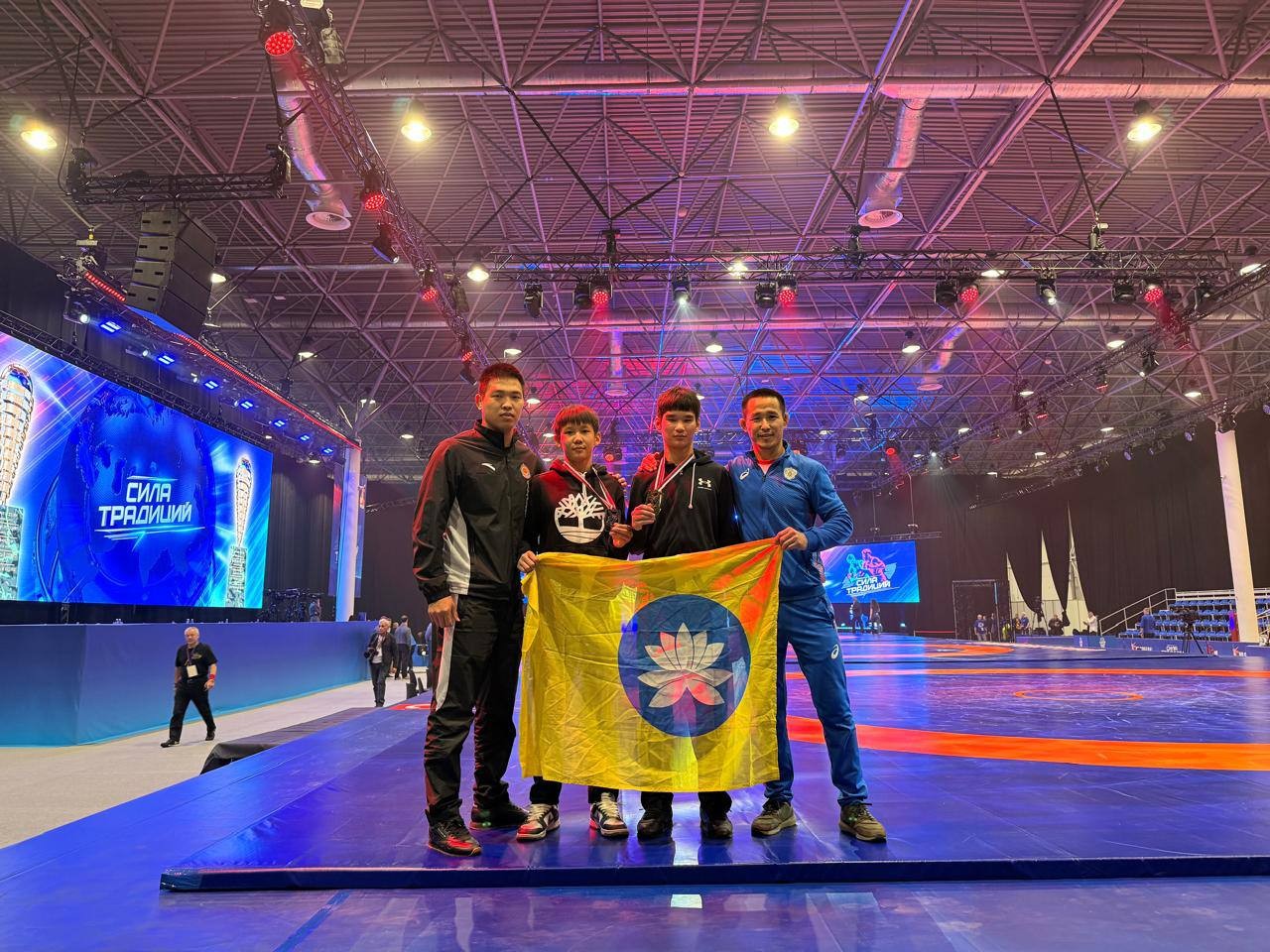 Убуш Кокшаев и Алдар Бадмаев — призёры Международного турнира по греко-римской борьбе.