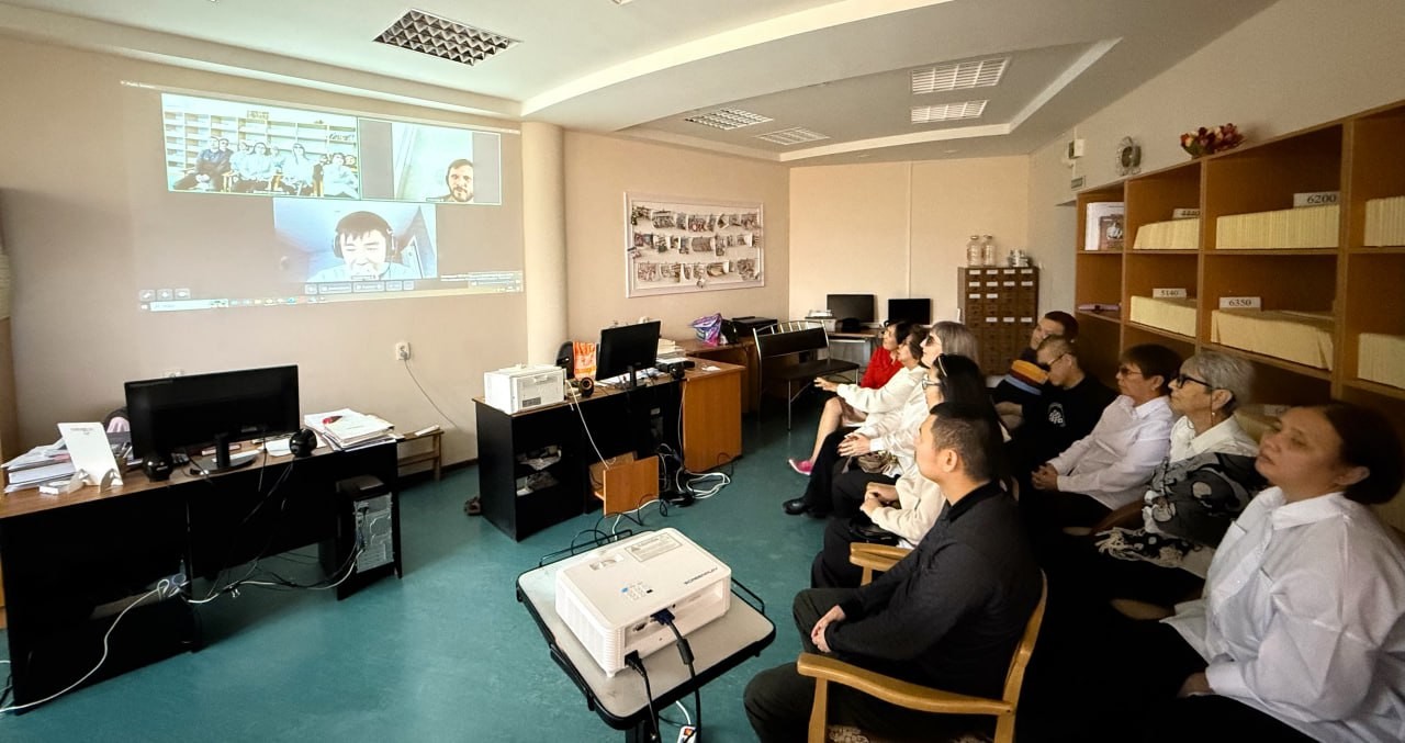 В Национальной библиотеке Калмыкии состоялся телемост для читателей с нарушениями зрения.
