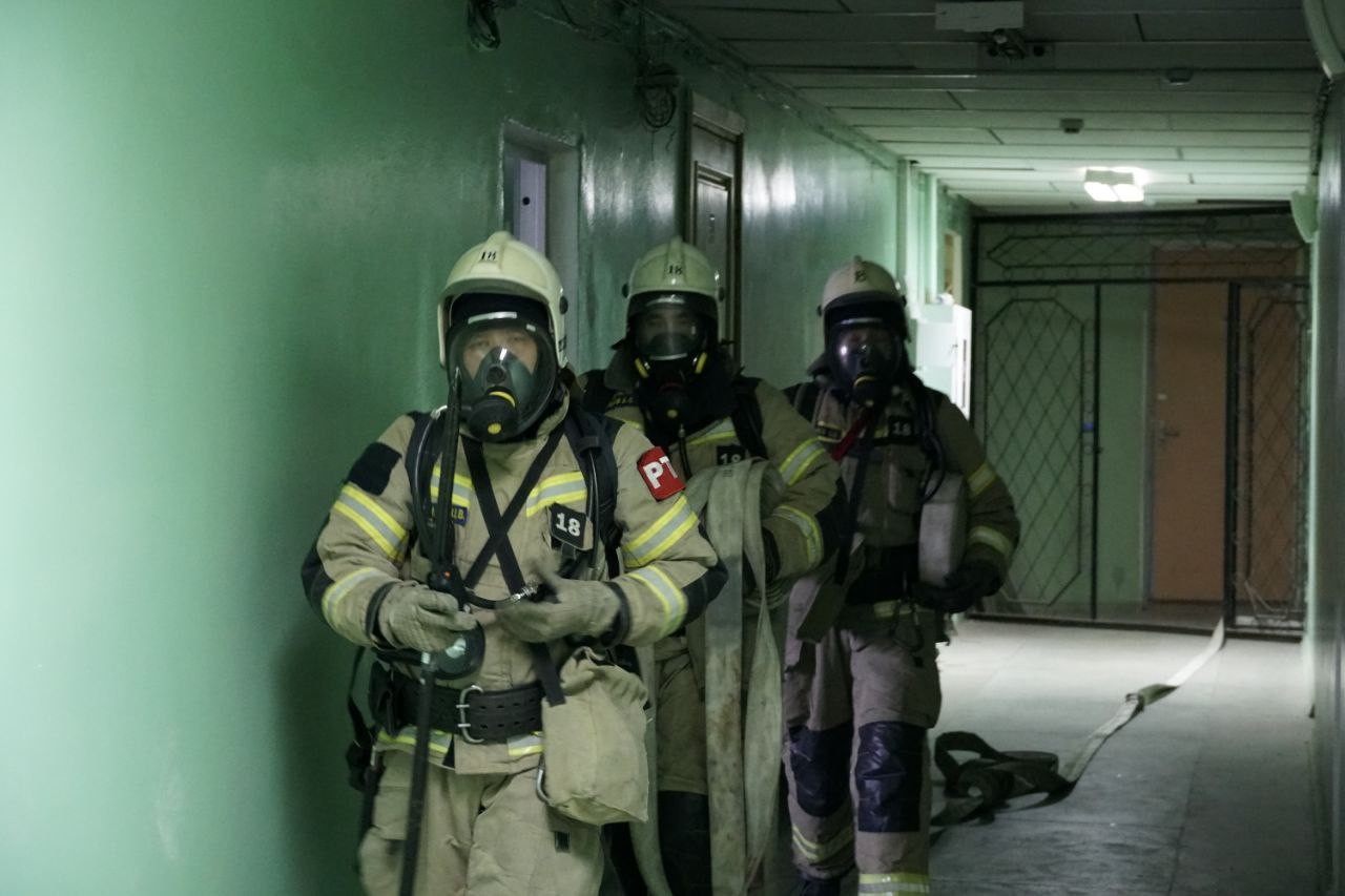 Сегодня в ГТРК «Калмыкия» сотрудники службы пожаротушения провели учебную проверку.