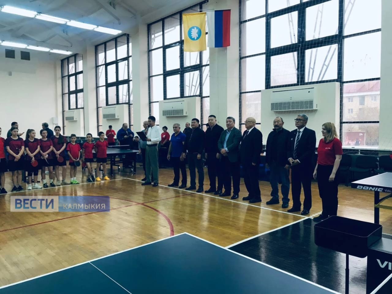 В Элисте продолжается межрегиональный турнир по настольному теннису памяти заслуженного работника физической культуры и спорта РФ Анатолия Куберлинова.