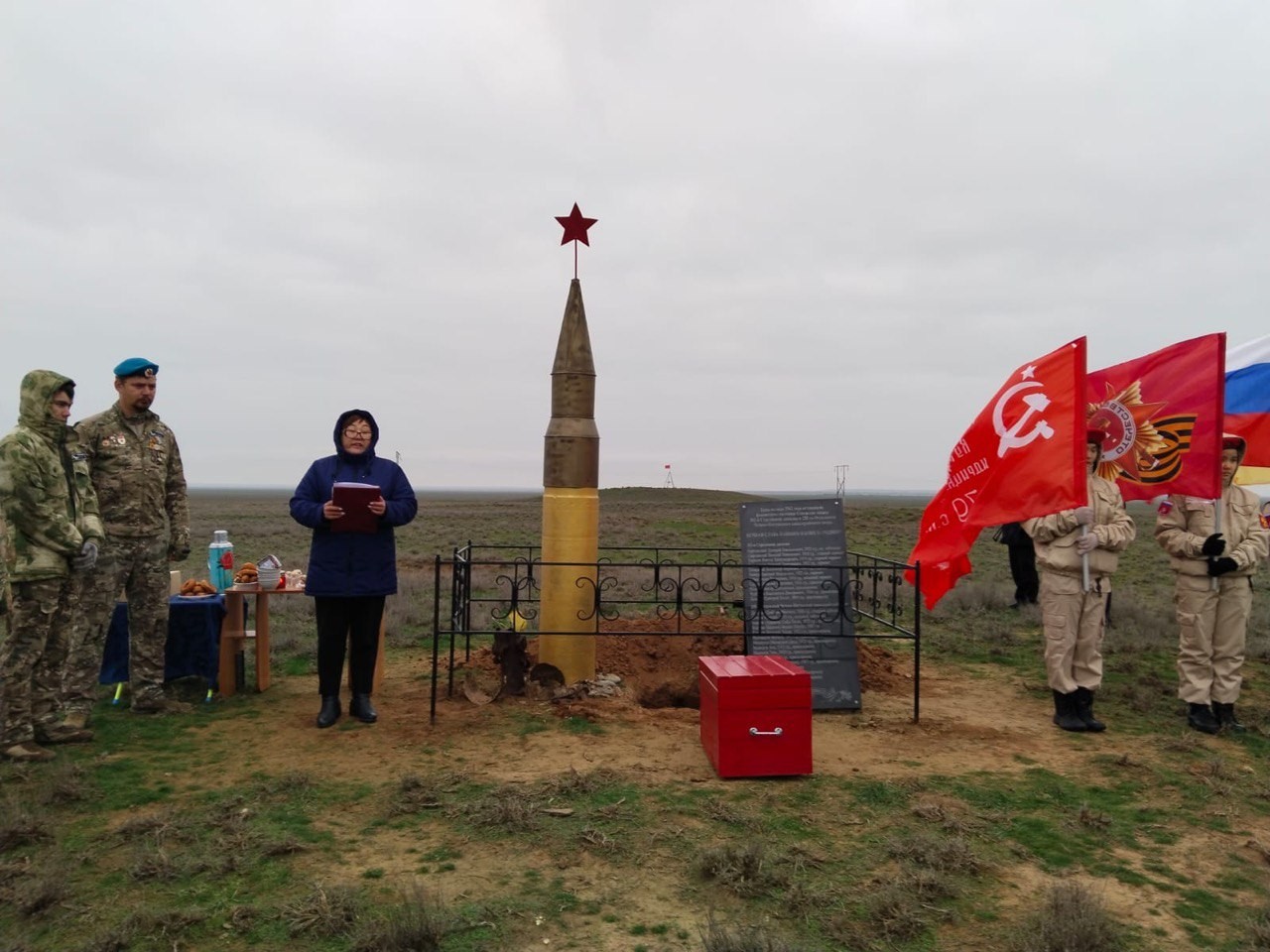 В Малодербетовском районе состоялась церемония захоронения останков трёх красноармейцев, обнаруженных в ходе летне-осеннего поискового сезона.
