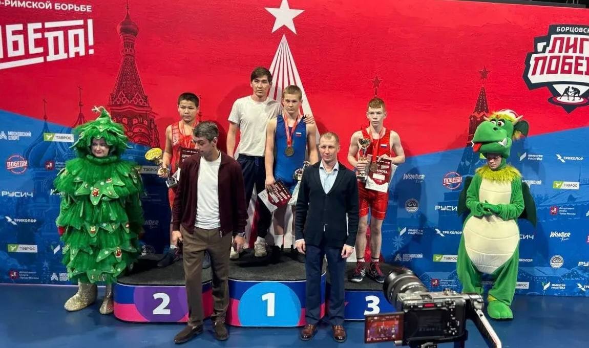 Владимир Головин из Калмыкии занял первое место на всероссийском новогоднем турнире по греко-римской борьбе «Победа» в Москве.