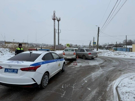 За прошедшую неделю на дорогах Калмыкии произошло 4 дорожно-транспортных происшествия, в которых 5 человек получили травмы различной степени тяжести.
