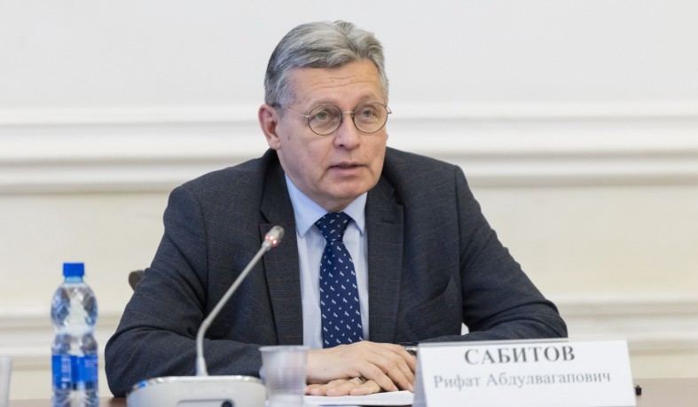 Рифат Сабитов прокомментировал новые правила для банков и клиентов: «Это реакция на масштабное мошенничество»