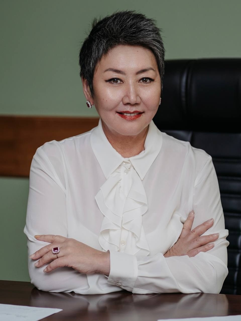 Елена Булукова из Калмыкии удостоена почётного звания «Заслуженный деятель искусств Российской Федерации».