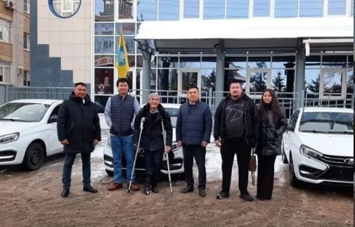 Трое жителей Калмыкии получили специализированные автомобили.