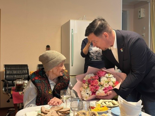 Сегодня свой 100-летний юбилей отмечает жительница Элисты, ветеран Великой Отечественной войны и труженица тыла Ольга Кузьмина.