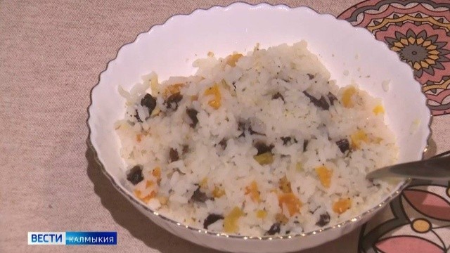 Православные верующие отмечают Сочельник.