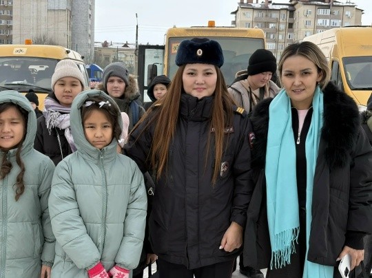 Полиция обеспечила безопасность на главной новогодней ёлке Калмыкии.