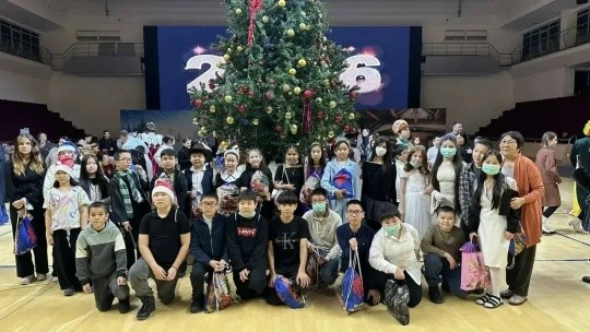 В спортивном комплексе «Ойрат-арена» состоялась традиционная новогодняя ёлка Главы Республики Калмыкия.