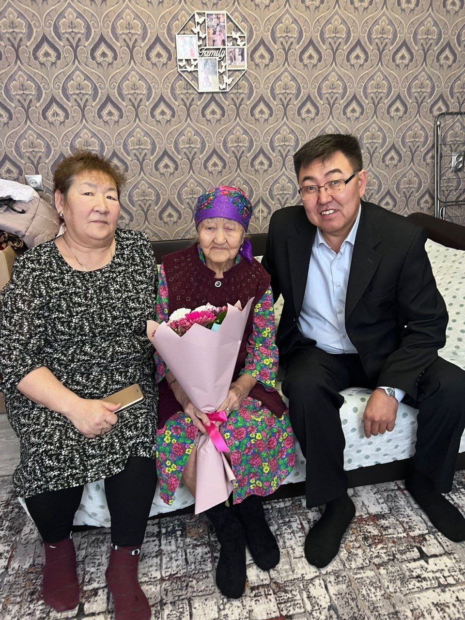 Сегодня свой 96-й день рождения отмечает ветеран Великой Отечественной войны и труженик тыла Чанка Мутулова.