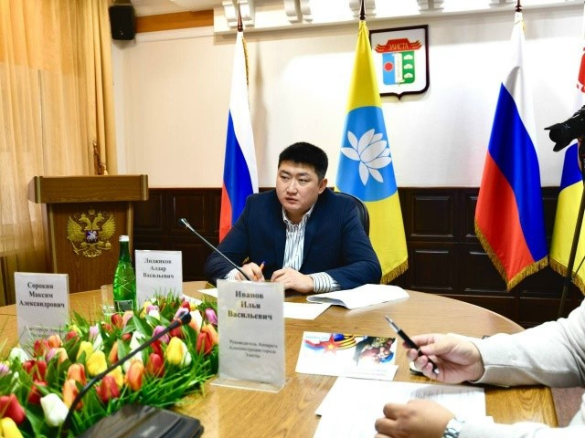 Новые водопроводные и сети отведения проложат ещё на трёх улицах Элисты.