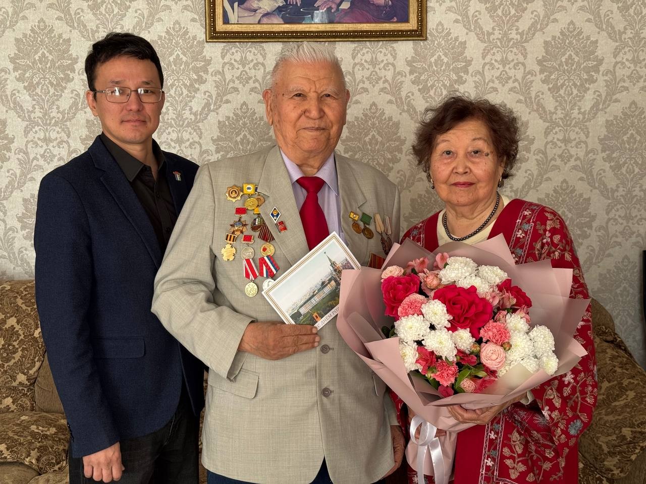 Ветерану войны Николаю Илюмжинову из Элисты исполнилось 97 лет.