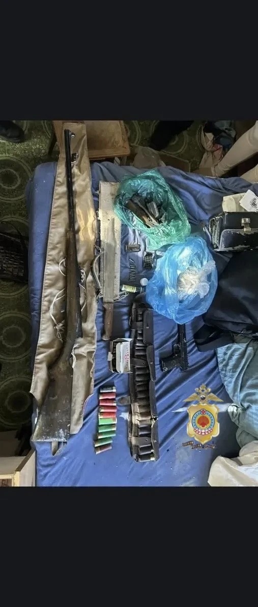 В Приютненском районе у местного жителя изъяли оружие, патроны и порох.
