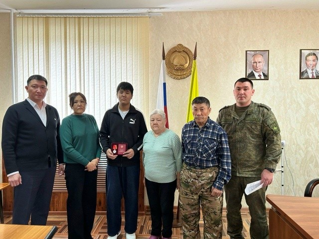 Уроженец Юстинского района Олег Гаряев посмертно награждён медалью Жукова.