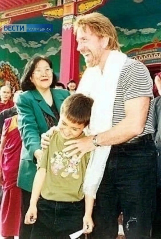 Приезд Крутого Уокера помнят и в Калмыкии.