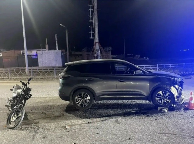 ️В Элисте 14-летний подросток на мотоцикле попал в ДТП, проехав на красный свет.