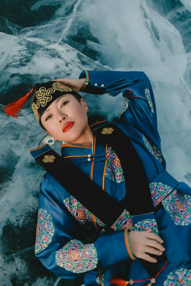 Представительница Калмыкии Сарула Алексеева стала победительницей конкурса «Мисс и Миссис Азия Россия» в номинации «Классик».