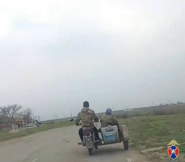 В Черноземельском районе задержали 17-летнего мотоциклиста без прав.