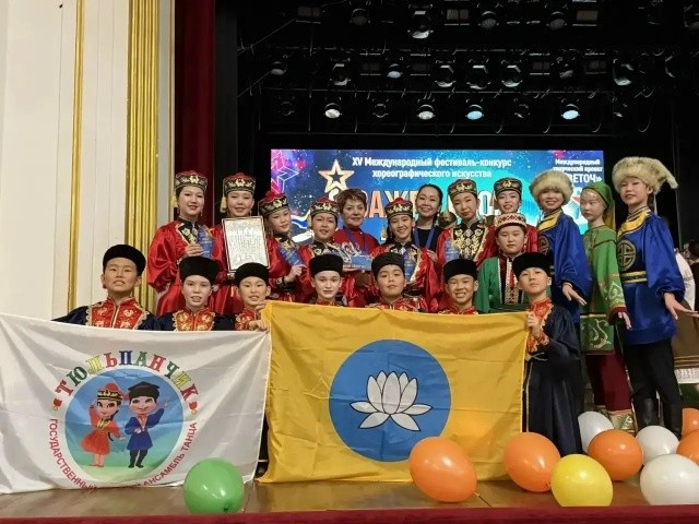 Детский ансамбль из Калмыкии завоевал Гран-при международного фестиваля в Казани.