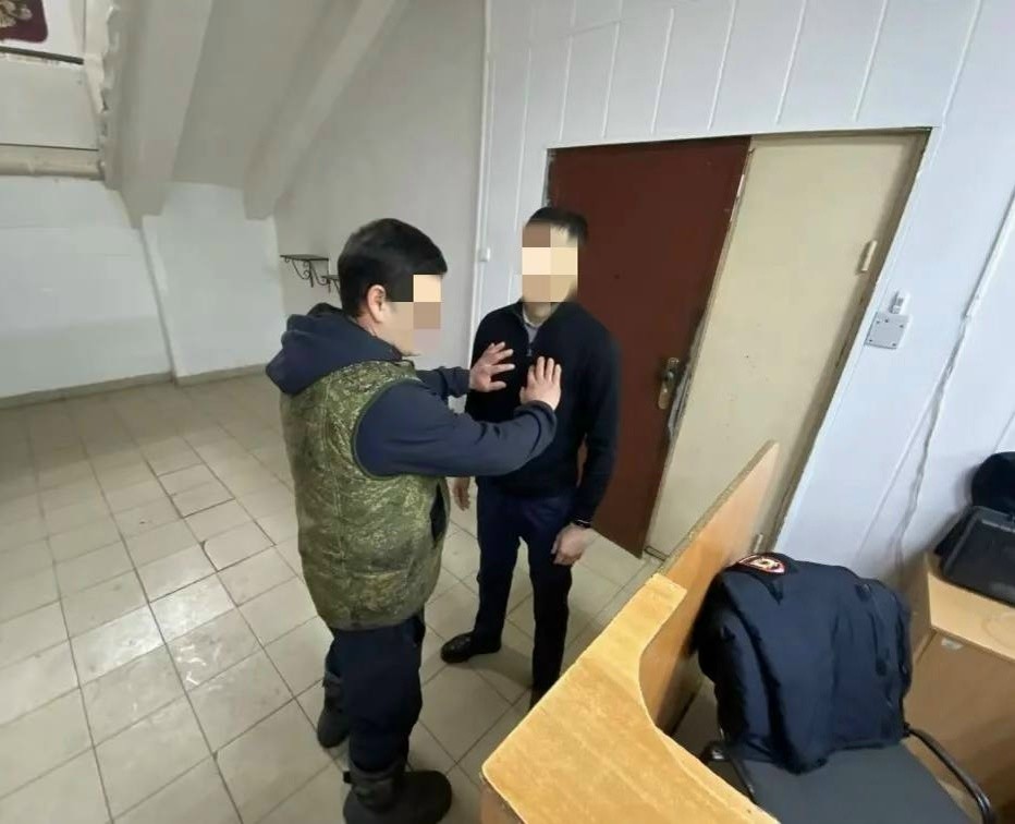 Житель Элисты предстанет перед судом за нападение на полицейского