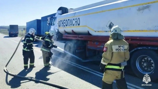 В Кетченеровском районе устранили последствия ДТП с участием трёх грузовиков.