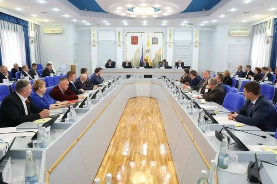 Сенатор Борис Хачиров поднял проблему обмеления рек Маныч и Калаус на выездном заседании комитета в Ставрополье.