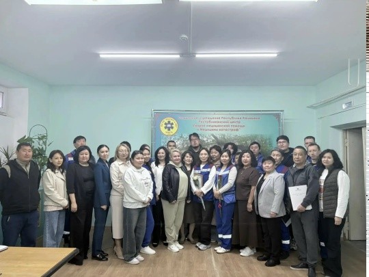 В Калмыкии наградили сотрудников Республиканского центра скорой медицинской помощи и медицины катастроф.