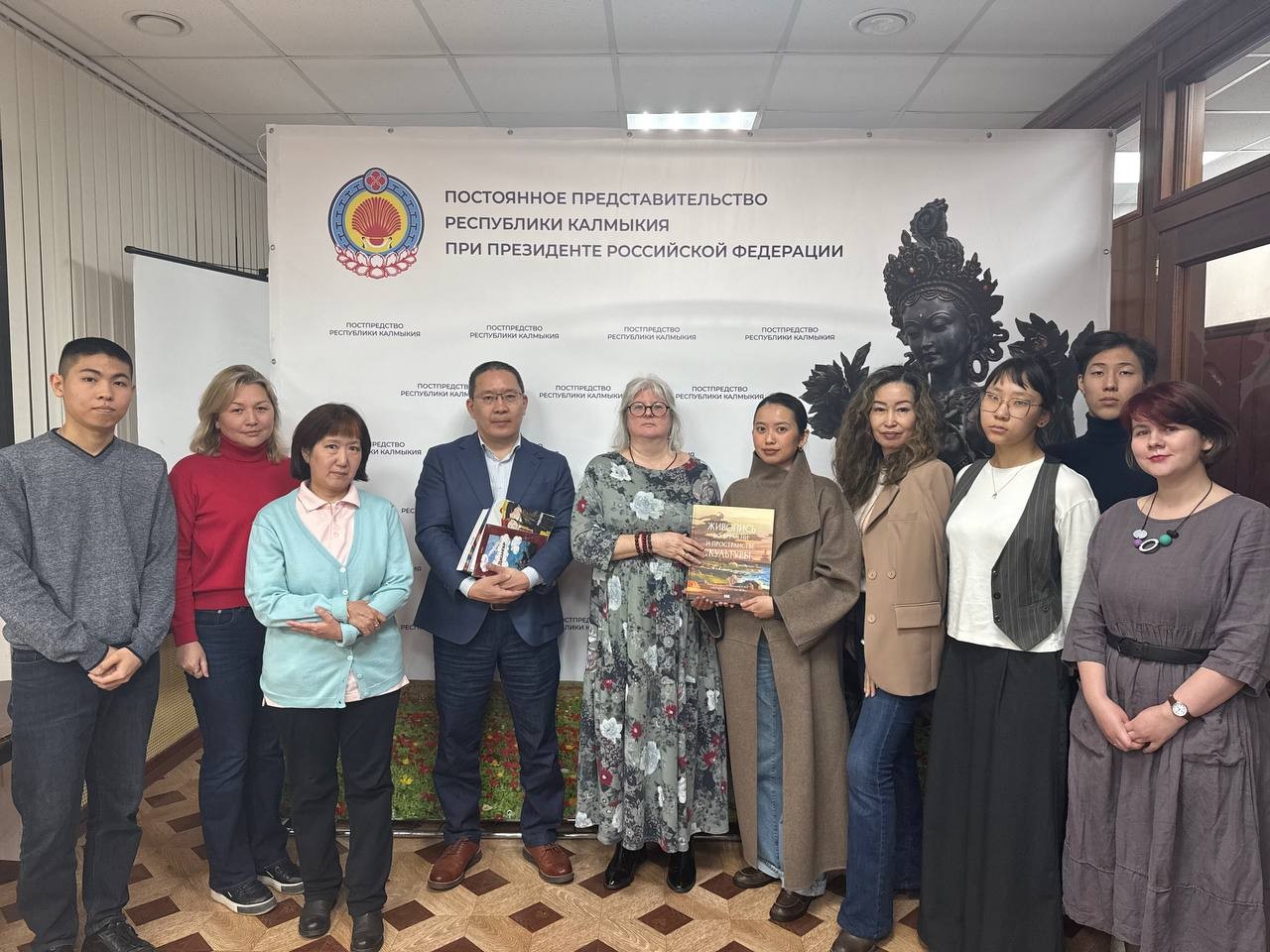 В Постпредстве Калмыкии прошла третья встреча с издательством «Бумба», посвящённая альбому о творчестве художника Гарри Рокчинского.