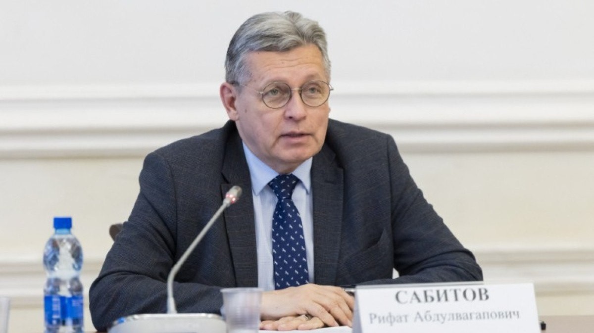 Владимир Путин наградил Рифата Сабитова орденом «За заслуги перед Отечеством» III степени.