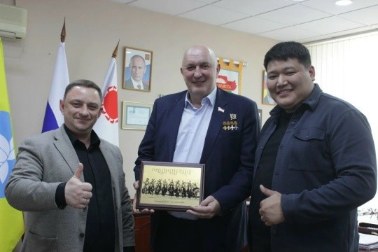 Глава Элисты обсудил вопросы защиты прав участников СВО.