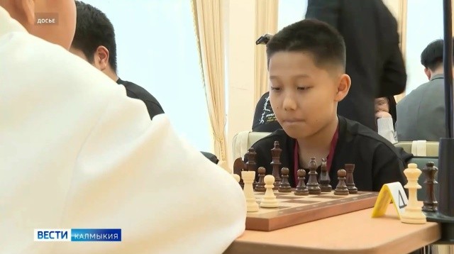 Роман Шогджиев из Калмыкии стал победителем первенства мира по блицу среди шахматистов до 18 лет в Сербии.