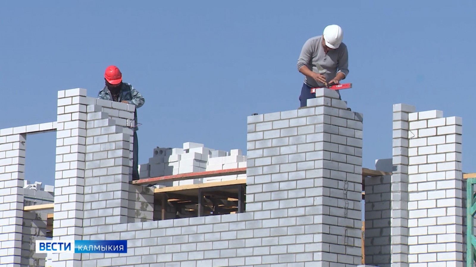 Усилены темпы строительных работ по возведению жилого дома по улице Некрасова