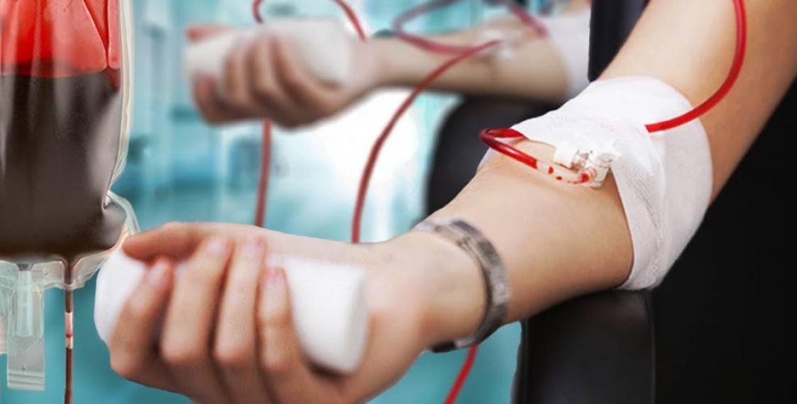 Сегодня в поселке Комсомольский продолжает свою работу мобильная станция переливания крови