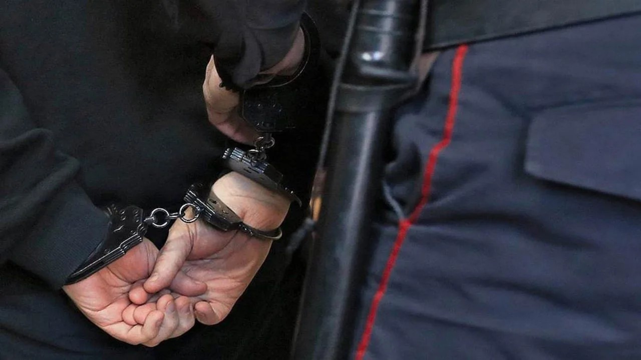 В Элисте полицейские задержали мужчину за избиение знакомого