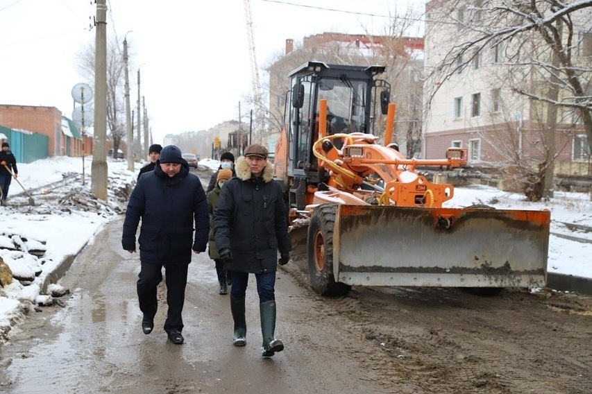 Глава Калмыкии руководителем Элисты провели осмотр нескольких объектов строительства