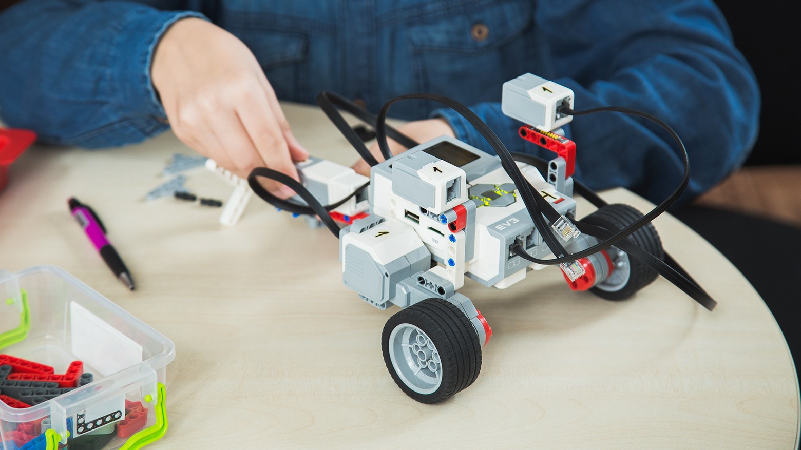 В Элисте проходит Межрегиональный роботехнический фестиваль «Робофест – инженеры будущего»