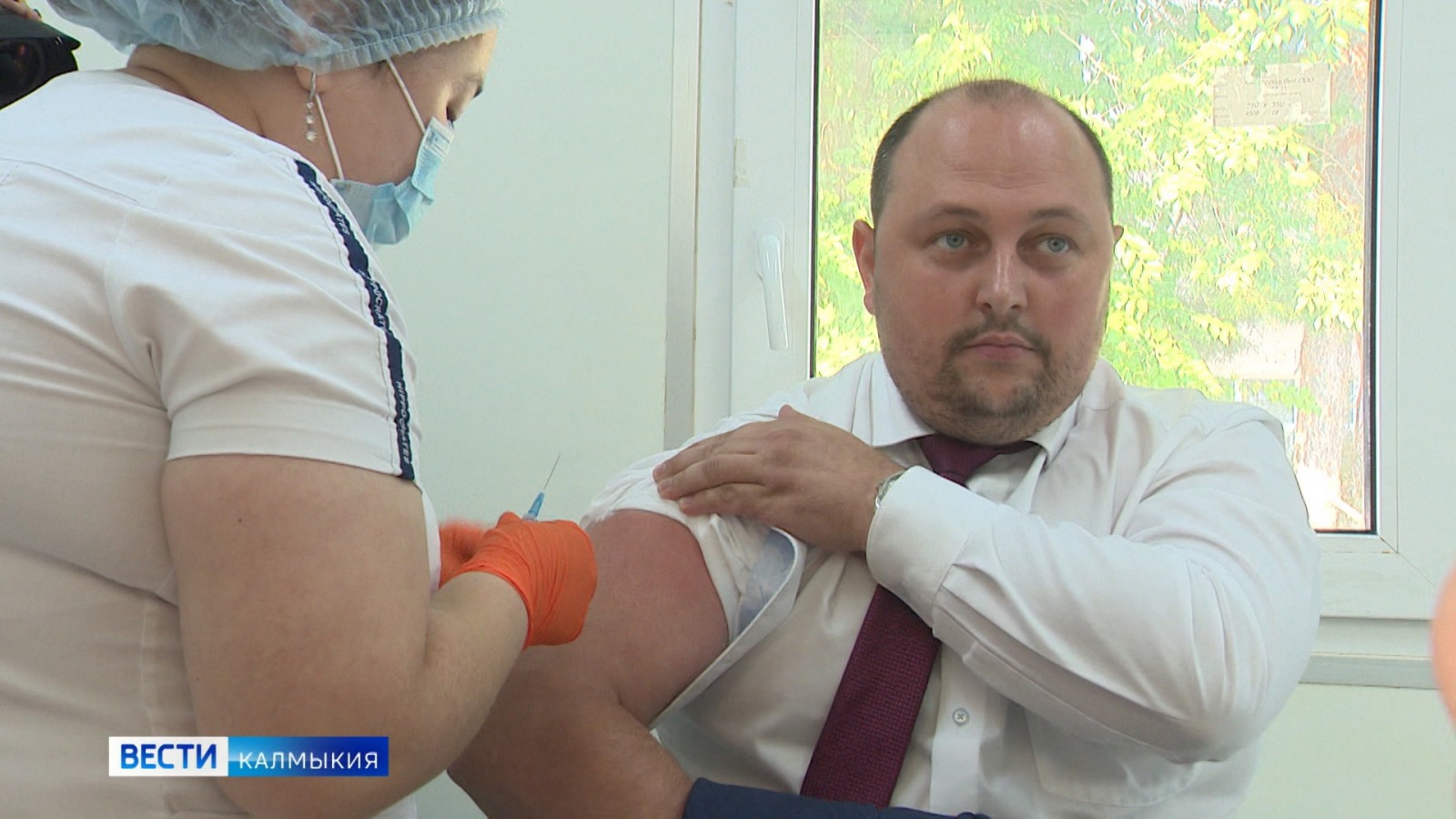 Глава Администрации Элисты сделал прививку от коронавируса