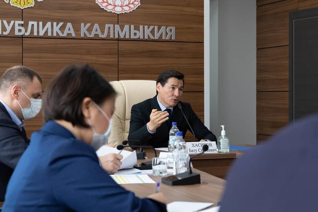 ﻿  Глава республики в режиме видеоконференцсвязи провел совещание по итогам работы за 2020 год
